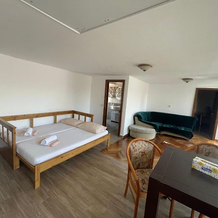 Z House Apartment Sibiu Luaran gambar