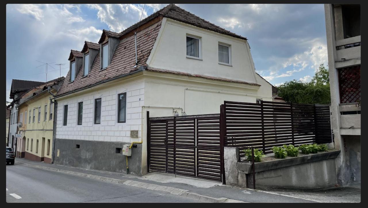 Z House Apartment Sibiu Luaran gambar