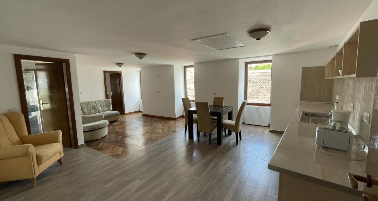 Z House Apartment Sibiu Luaran gambar