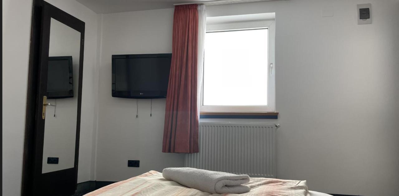 Z House Apartment Sibiu Luaran gambar