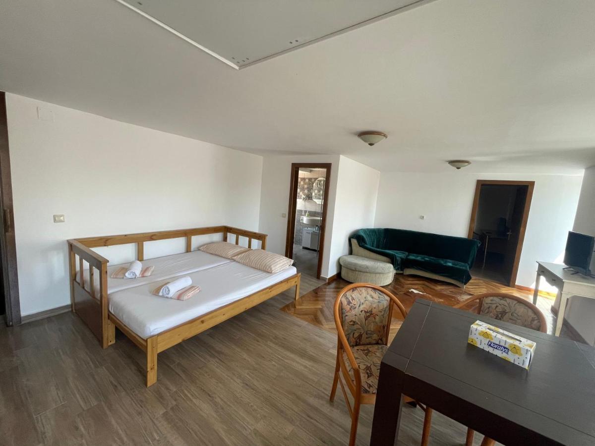 Z House Apartment Sibiu Luaran gambar